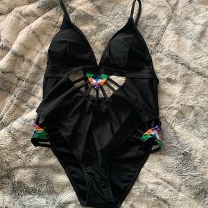 Women’s cutout one piece swim suit new*